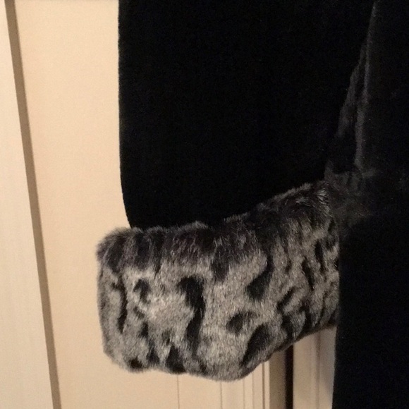 PamelaMcCoyCollection,1X,Black Faux Sherred Beaver Trimmed with Faux Chinchilla - Picture 3 of 15